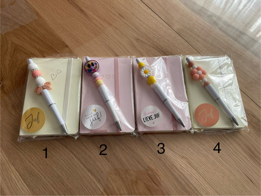 Juffen kado met pen en boekje