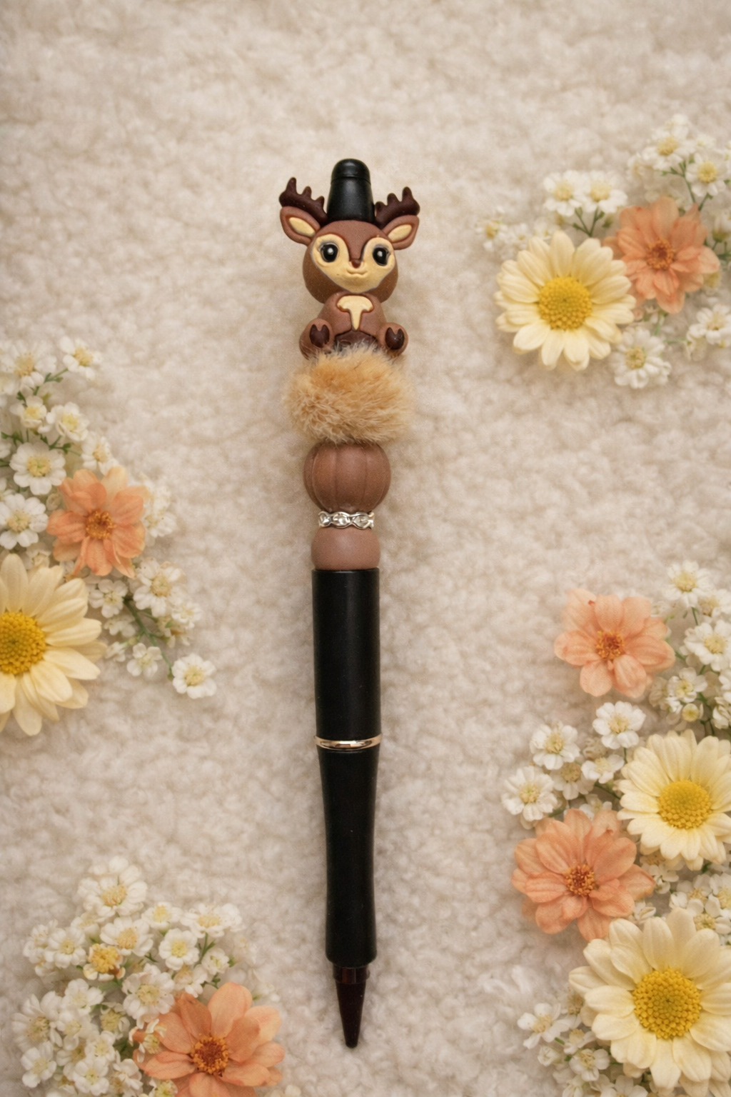 Kralenpen zwart met hertje