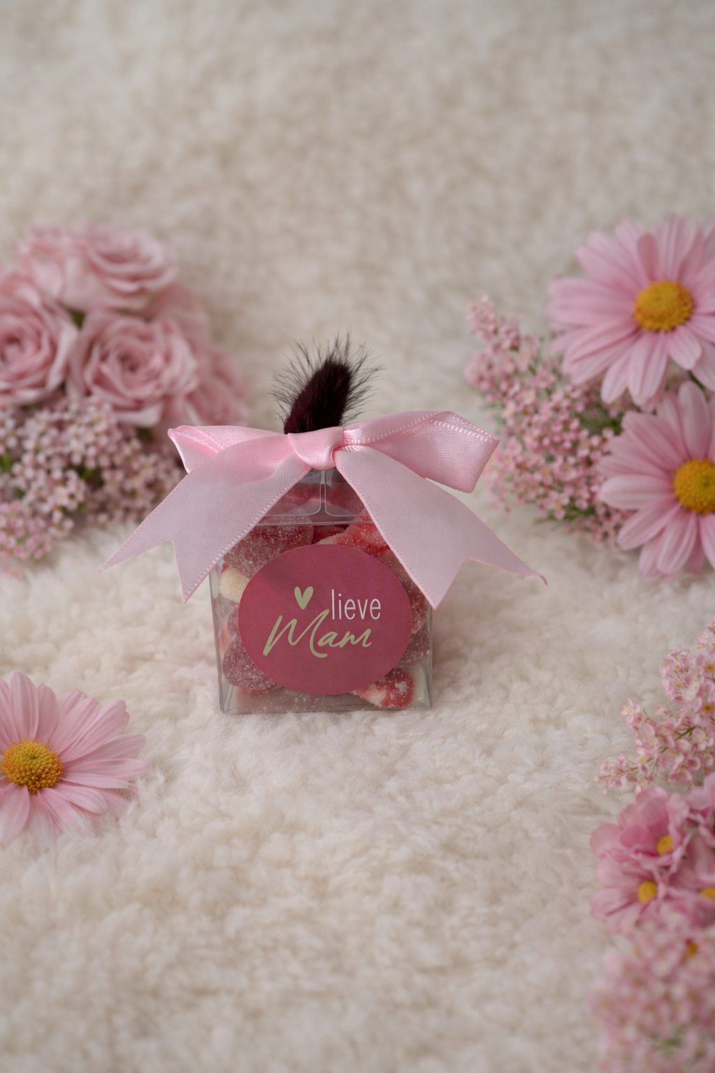 Moederdag kubus "Lieve Mam" (hardroze) met strik en droogbloemen