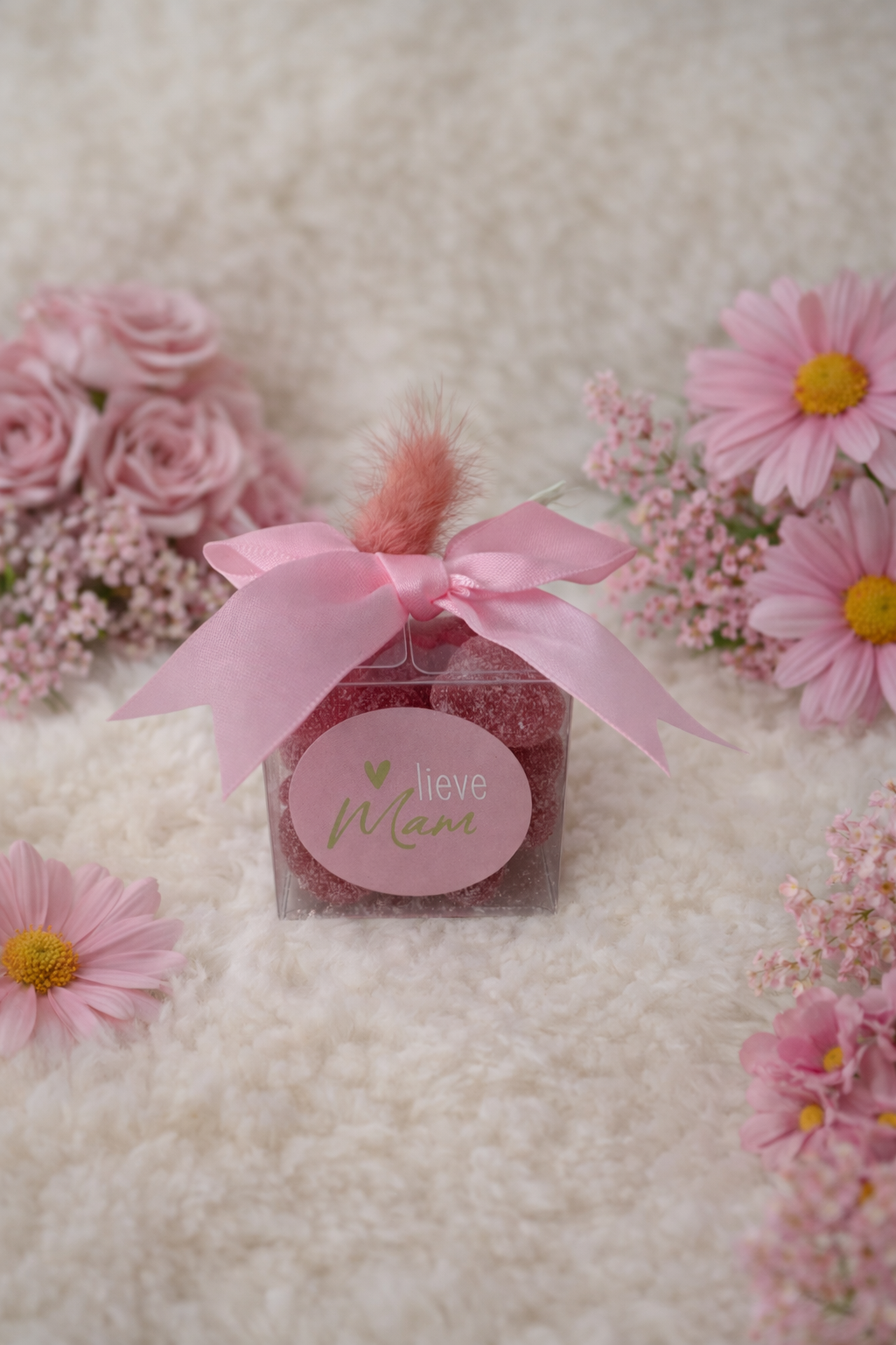 Moederdag kubus "Lieve Mam" (lichtroze) met strik en droogbloemen