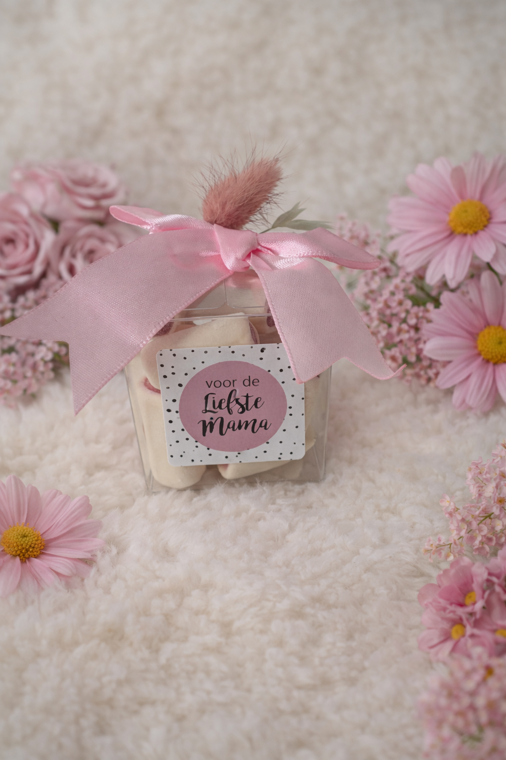 Moederdag kubus " Voor de Liefste Mama" met strik en droogbloemen