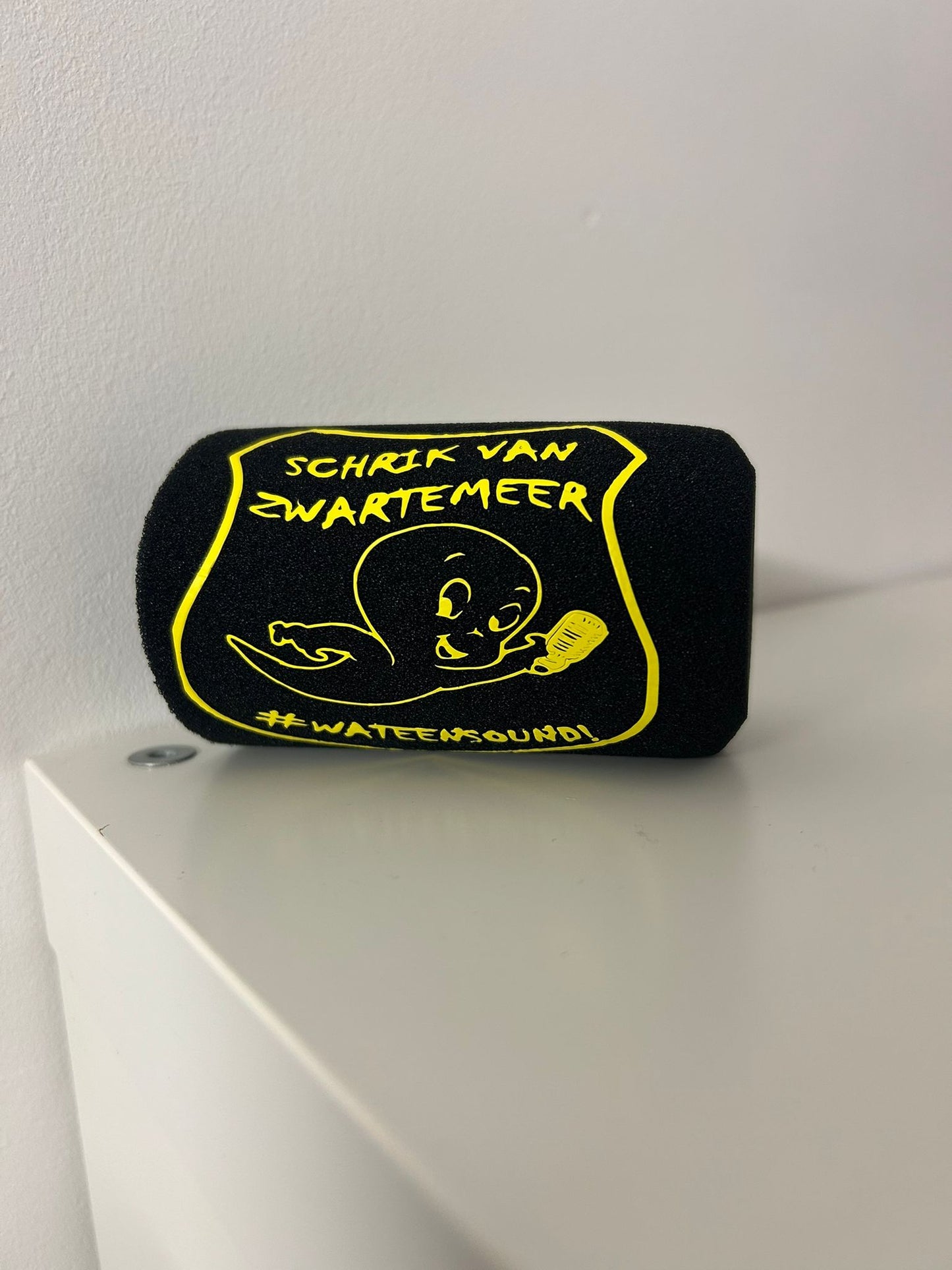 Plopkap met eigen logo sticker